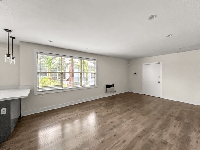 Building Photo - 1216 N Crescent Heights Blvd