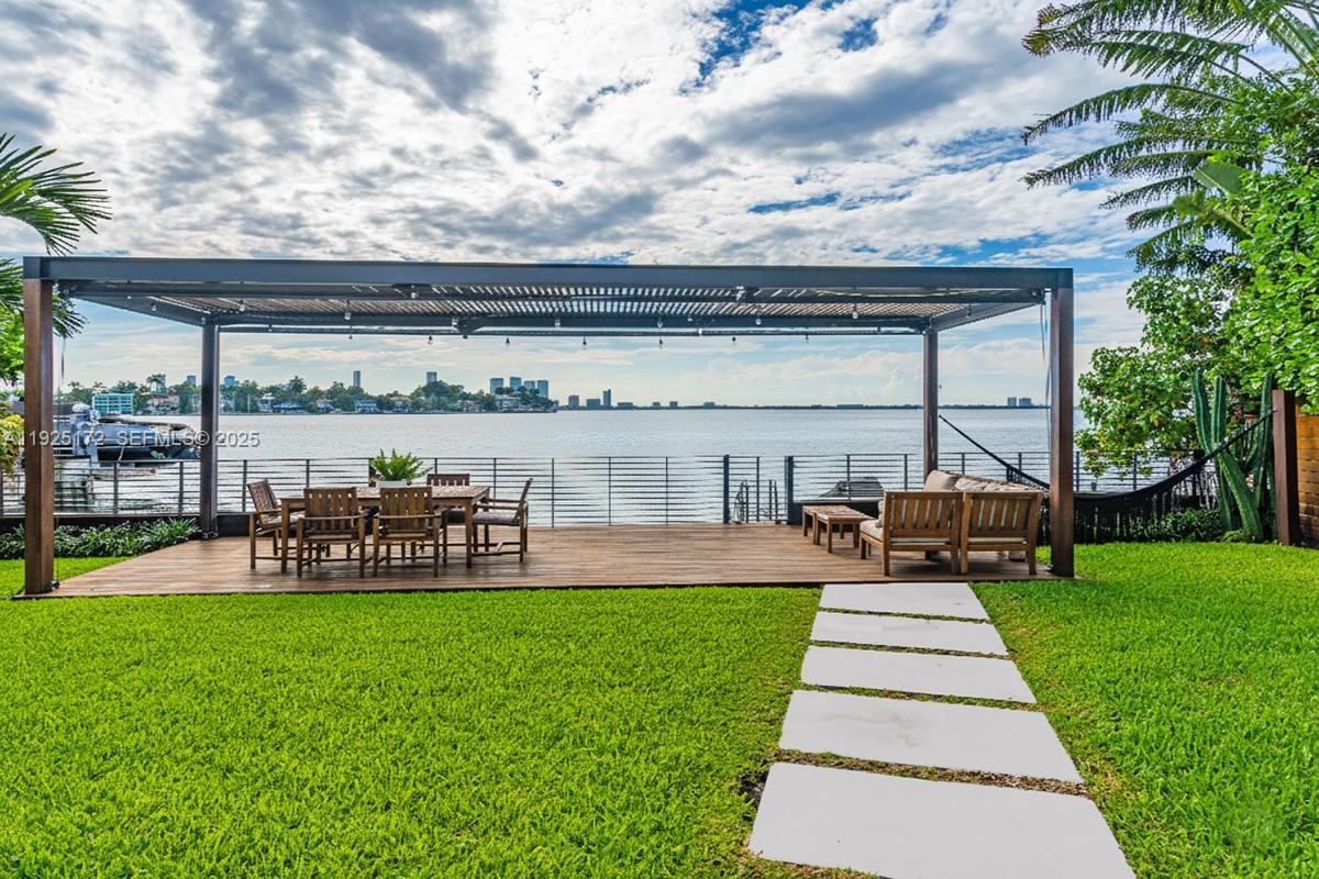 Foto principal - 8 Century Ln