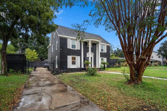 Building Photo - 3741 Charleston St