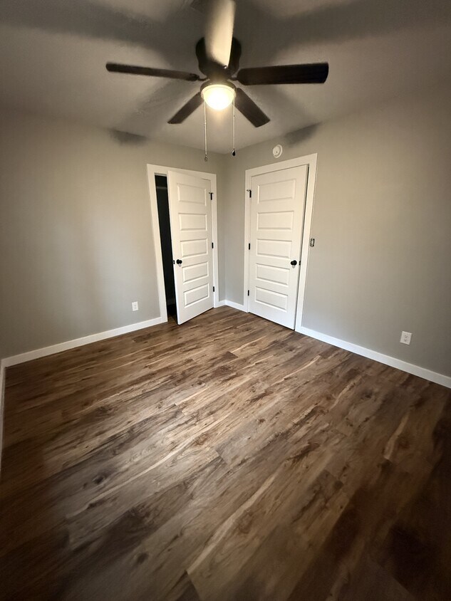 Building Photo - 1057 B E Olympia St