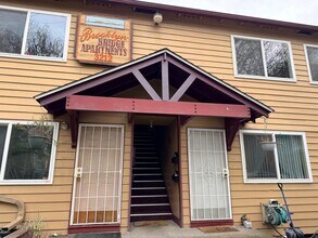 Building Photo - 3212 SE 9th Ave