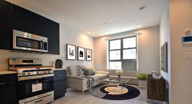 Foto del edificio - 2110 Hughes Ave