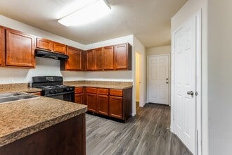 Building Photo - 10931 Myrtle Oak St