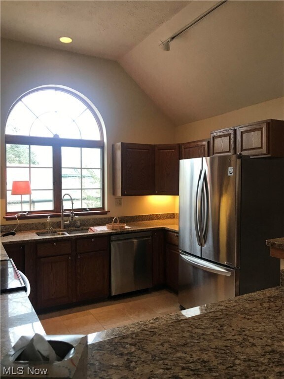 Foto del edificio - 285 Quarrystone Ln