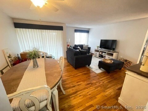 Foto del edificio - 963 High Path Rd