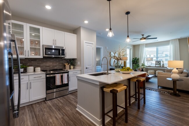 Building Photo - Bainbridge Cary