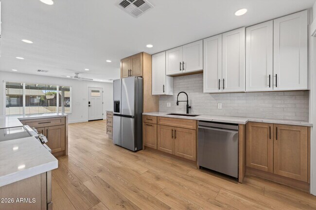 Building Photo - 8702 E Monte Vista Rd