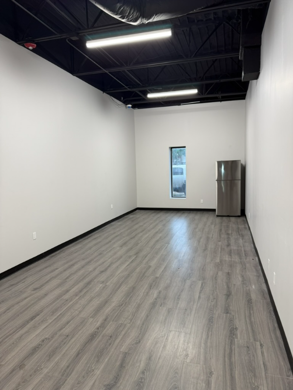 Primary Photo - 111 N Broadway