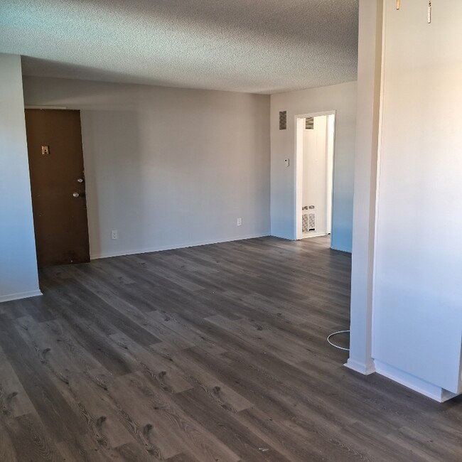 Building Photo - 4475 Rosewood Ave