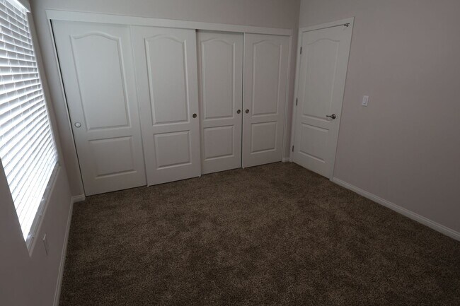 Building Photo - Northview Meadows Luxury Duplexes!