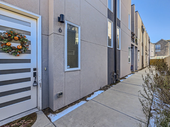 Building Photo - 1272 Yates St