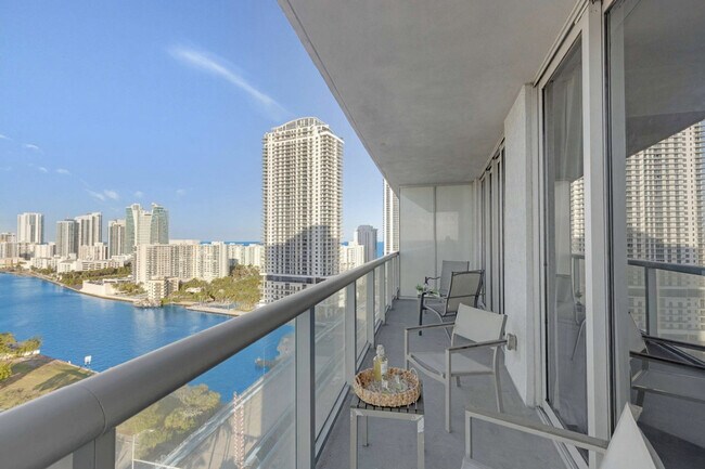Building Photo - 2602 E Hallandale Beach Blvd