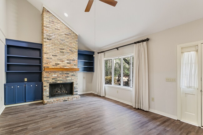 Living Room - 4209 Roxbury Rd