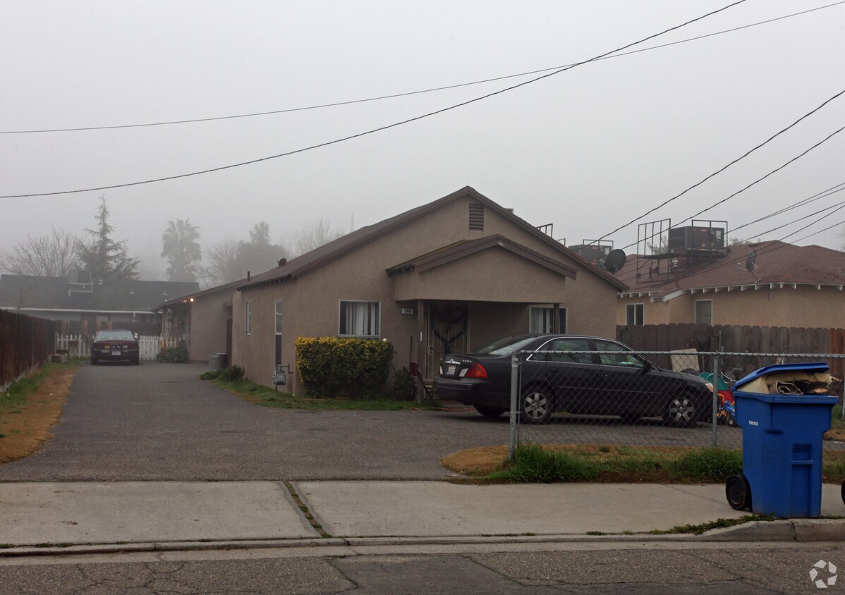 Primary Photo - 744-748 W Canal Dr