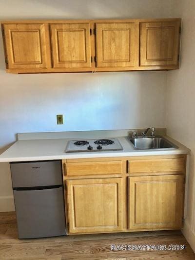 Building Photo - 405 Beacon St