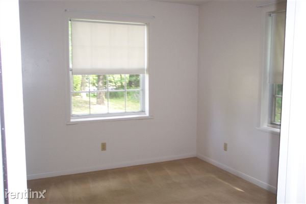 Building Photo - 13 Cardinal Dr