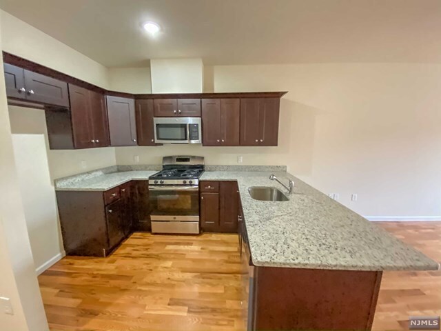 Foto del edificio - 499-505 Kearny Ave