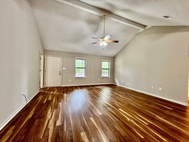 Foto del edificio - 3 bedroom 2.5 bath home