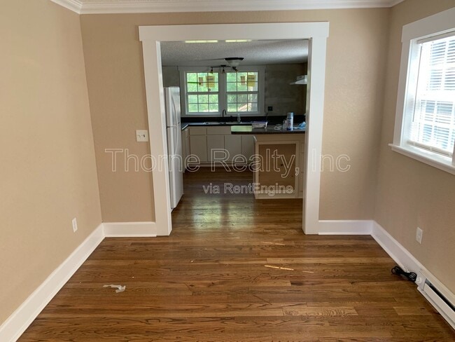 Building Photo - 813 Clark St