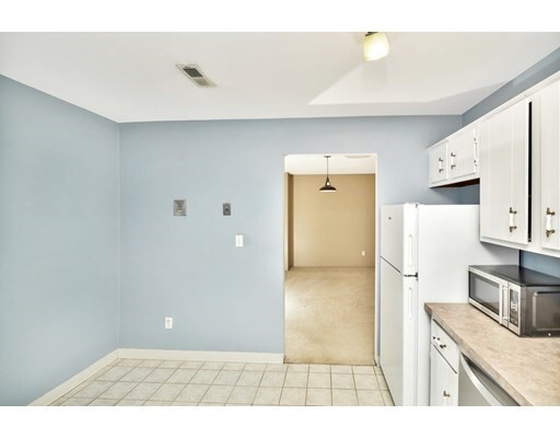 Building Photo - 221 Oak St