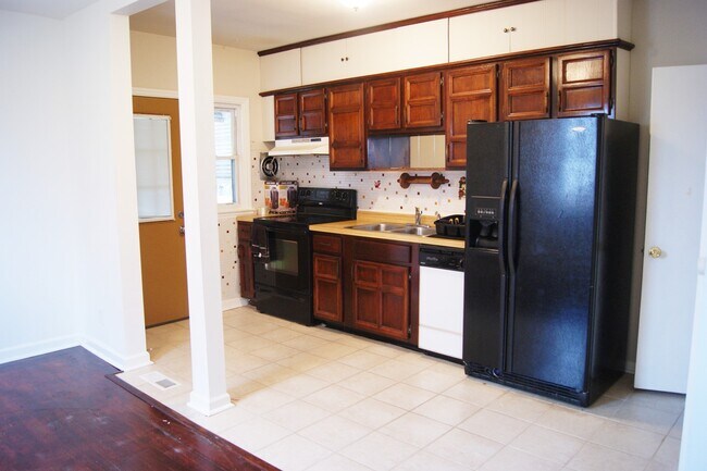 Foto del edificio - 3 Bedroom EOG Townhome in Essex