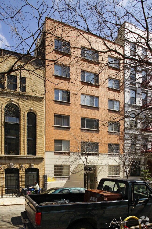 Building Photo - Henry Clyde Associates