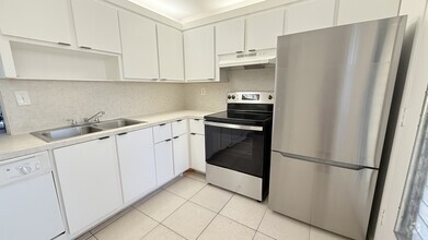 Building Photo - 1302 NE 191st St
