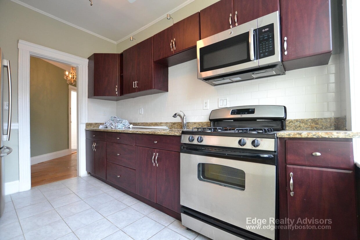 Primary Photo - 21 Sutherland Rd