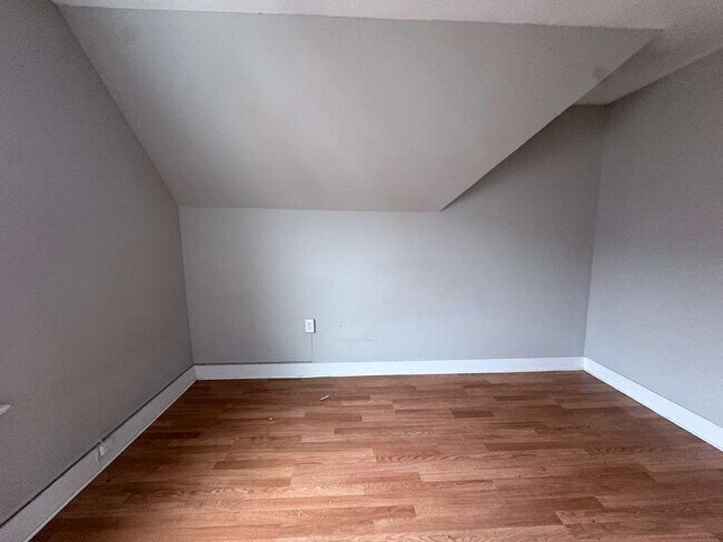 Building Photo - 299 Norton St