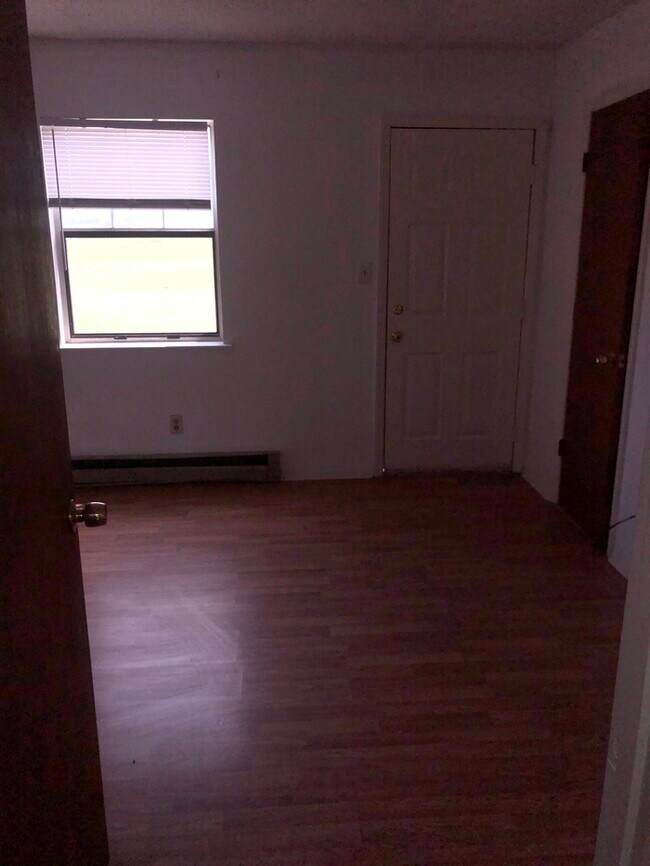 Building Photo - 205 Cedar Dr. Apt. A