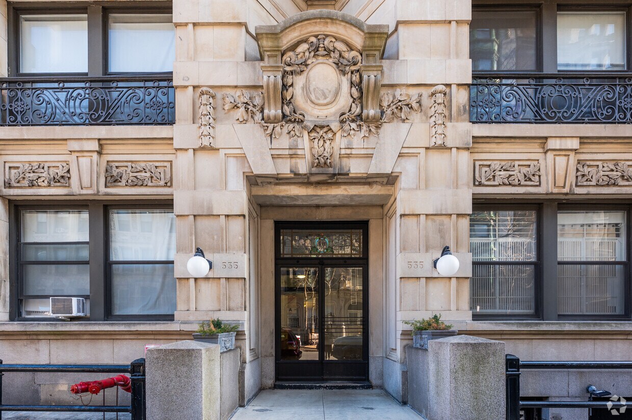 Building Photo - 533-535 W 113th St