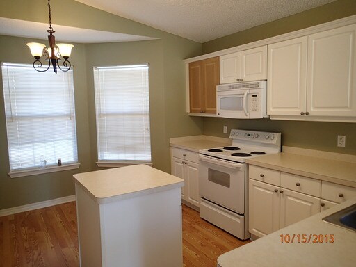 Foto del edificio - Great 3 Bedroom Home in Navarre