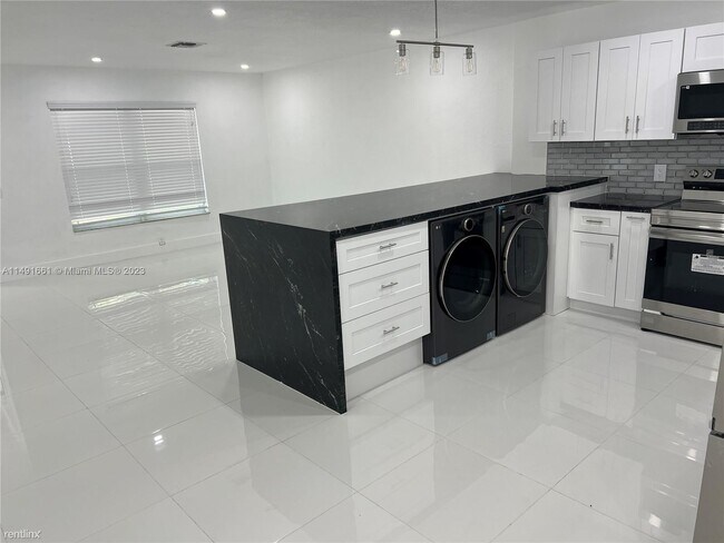 Foto del edificio - 4 br, 3 bath House - 2010 NW 60th Ave # 2010