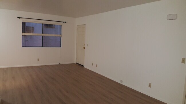 Livint Room - South View Pic - 820 S Orange Grove Ave