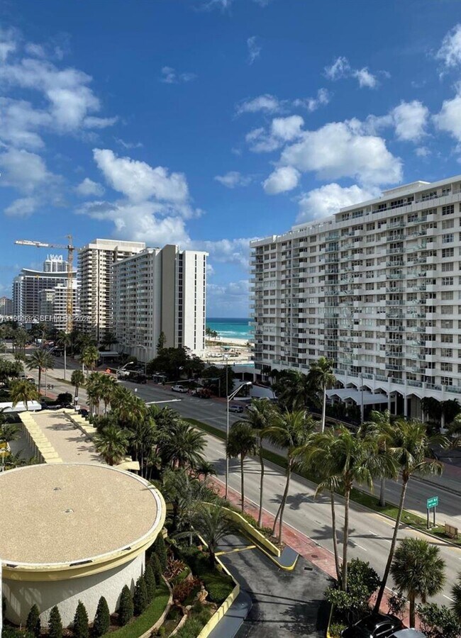 Foto del edificio - 5600 Collins Ave