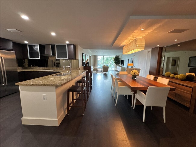 Foto del edificio - 9400 W Bay Harbor Dr