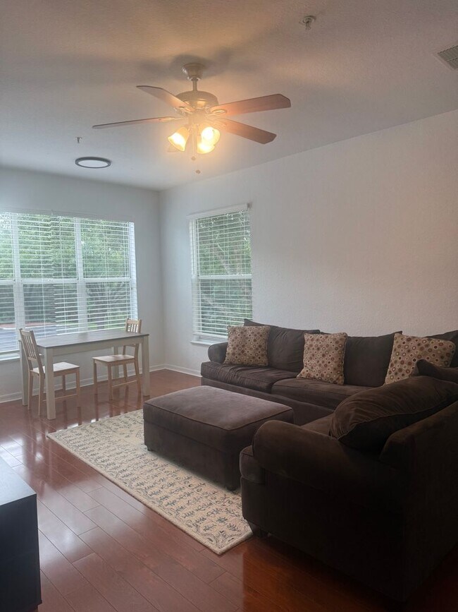 Building Photo - 8927 Legacy Ct