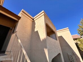 Building Photo - 5500 N Valley View Rd