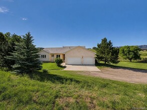 Building Photo - 1185 S Park Dr