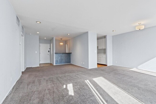 Building Photo - 927 Kings Rd