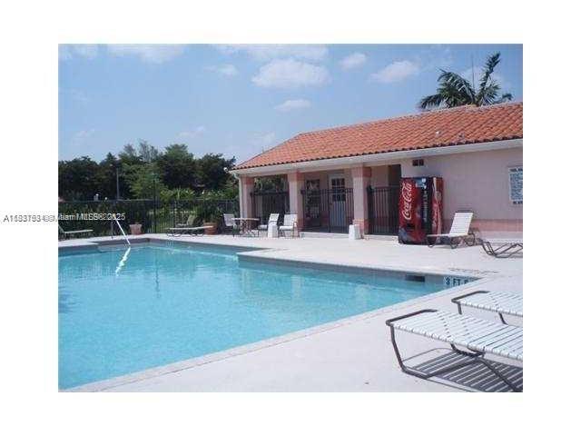 Foto principal - 3420 Pinewalk Dr N