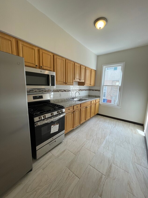 Primary Photo - 321 49th St