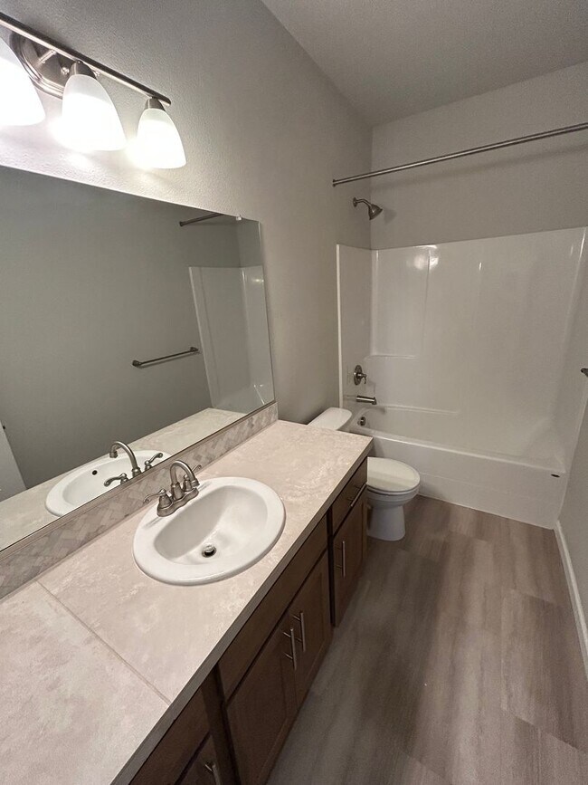 Foto del edificio - Beautiful 4 Bedroom, 2 Bath Home in Carlton