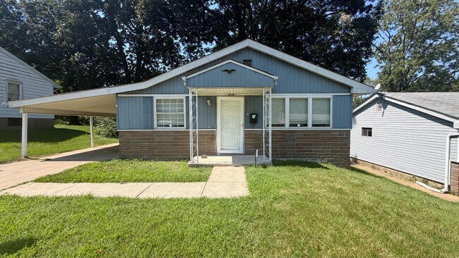 Building Photo - 10049 Lilac Ave