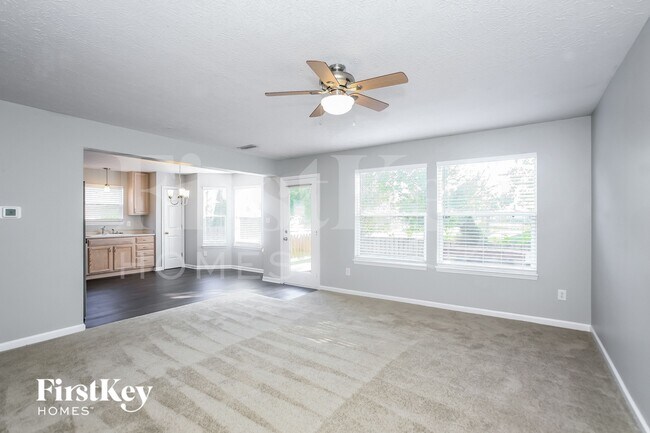 Foto del edificio - 461 E Clear Lake Ln