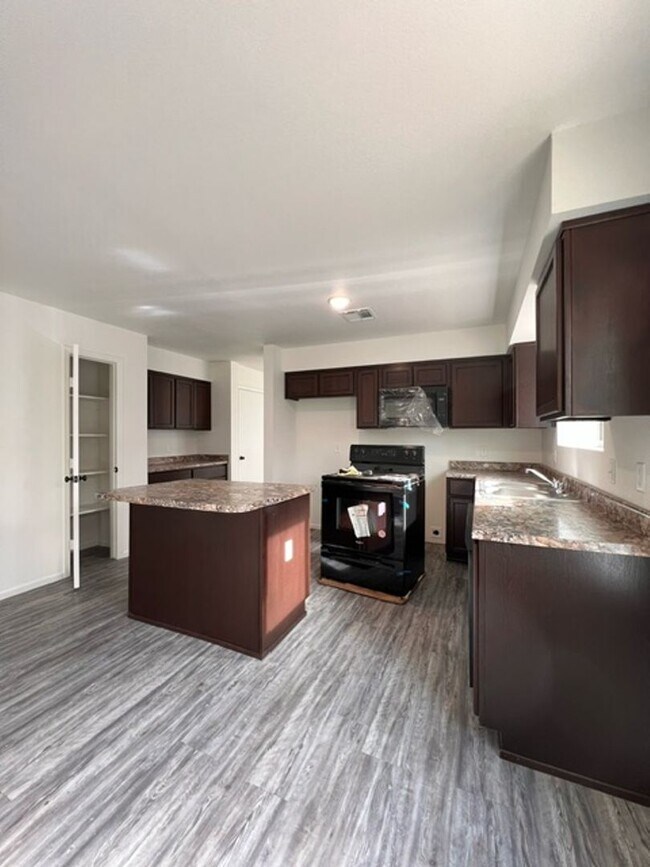 Foto del edificio - 4 BEDROOMS