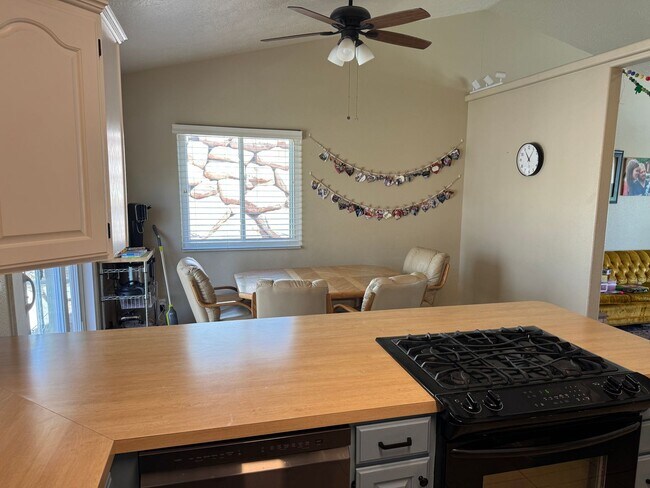 Foto del edificio - Charming 4-Bedroom Home in the Heart of Santa Clara