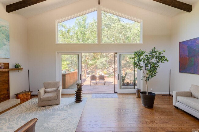Building Photo - 13 Oak Forest Rd