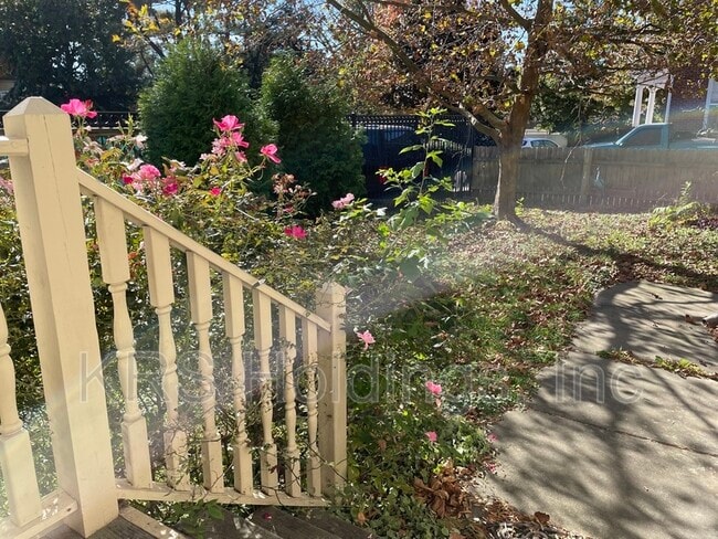 Building Photo - 3215 Omohundro Ave