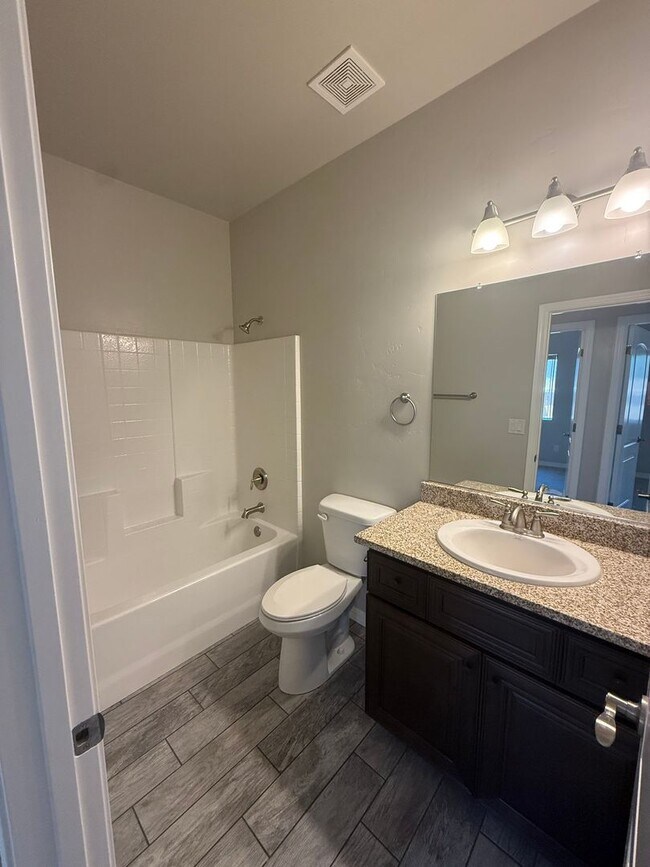 Foto del edificio - 3 Bedroom 2 Bathroom Home